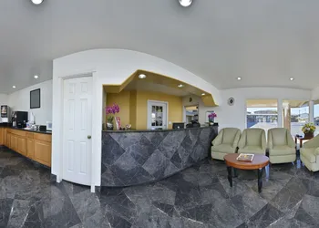Crown Motel hotel thumbnail 2