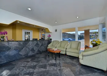 Crown Motel hotel thumbnail 3
