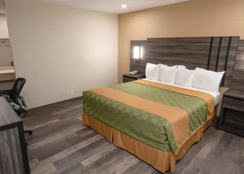 Crown Motel hotel thumbnail 7