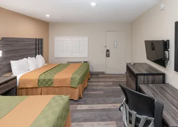 Crown Motel hotel thumbnail 8