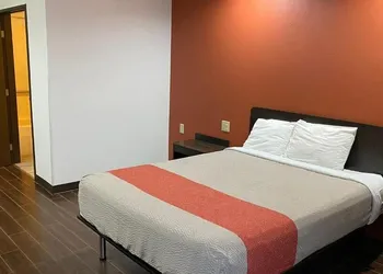 Relax Inn hotel thumbnail 2