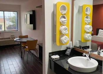 Relax Inn hotel thumbnail 3
