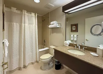 The Inn And Spa At East Wind hotel thumbnail 8