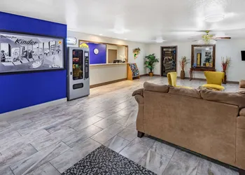 Super 8 by Wyndham Kinder/Coushatta near Casino hotel thumbnail 3