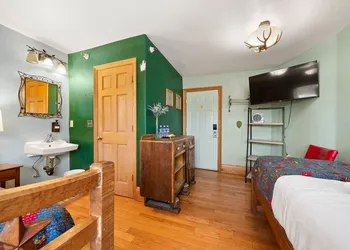 Qupqugiaq Inn hotel thumbnail 3