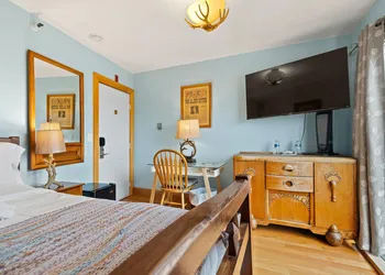 Qupqugiaq Inn hotel thumbnail 7