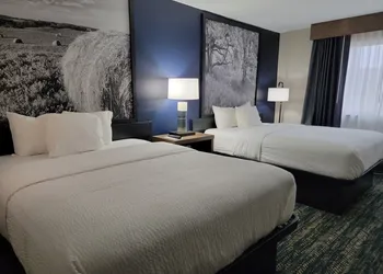 Super 8 by Wyndham Perham hotel thumbnail 2