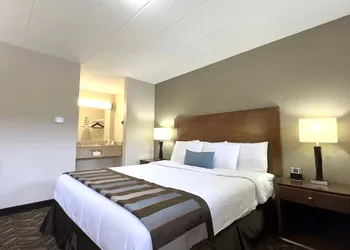Super 8 by Wyndham Greensburg hotel thumbnail 4