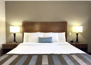 Super 8 by Wyndham Greensburg hotel thumbnail 5