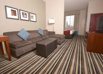 Comfort Suites Waco North - Near University Area hotel thumbnail 8