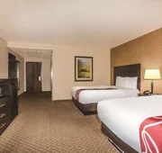 La Quinta Inn & Suites by Wyndham Ely hotel detail image 5