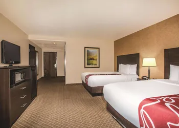 La Quinta Inn & Suites by Wyndham Ely hotel thumbnail 5