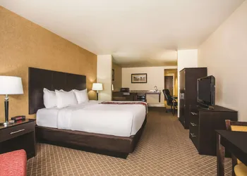 La Quinta Inn & Suites by Wyndham Ely hotel thumbnail 8
