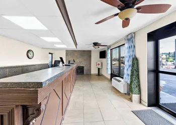 Clarion Inn & Suites near the Leconte Center Pigeon Forge hotel thumbnail 4