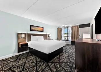 Clarion Inn & Suites near the Leconte Center Pigeon Forge hotel thumbnail 5