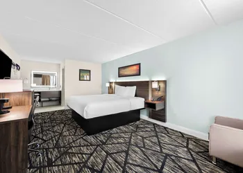 Clarion Inn & Suites near the Leconte Center Pigeon Forge hotel thumbnail 7