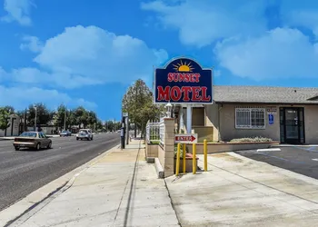 Sunset Motel hotel thumbnail 2