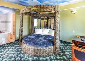 Sunset Motel hotel thumbnail 8