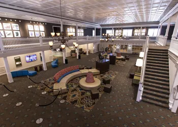 Cedar Point's Hotel Breakers hotel thumbnail 4