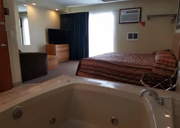 Black Hawk Motel and Suites hotel thumbnail 2