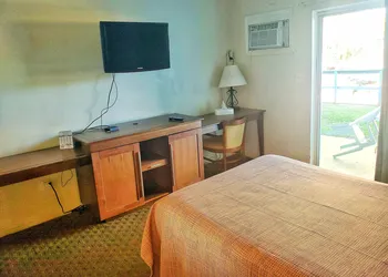 The Port Hotel & Marina hotel thumbnail 6