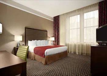 Embassy Suites by Hilton St. Louis Downtown hotel thumbnail 4