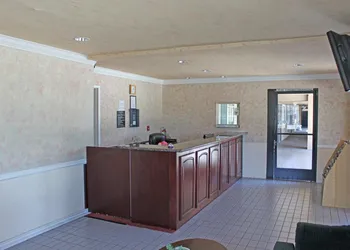 Orange Tustin Inn hotel thumbnail 2