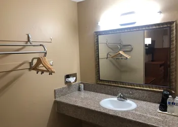 Orange Tustin Inn hotel thumbnail 3