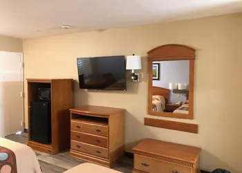 Orange Tustin Inn hotel thumbnail 5
