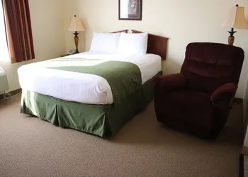 Edgewood Hotel & Suites hotel thumbnail 6