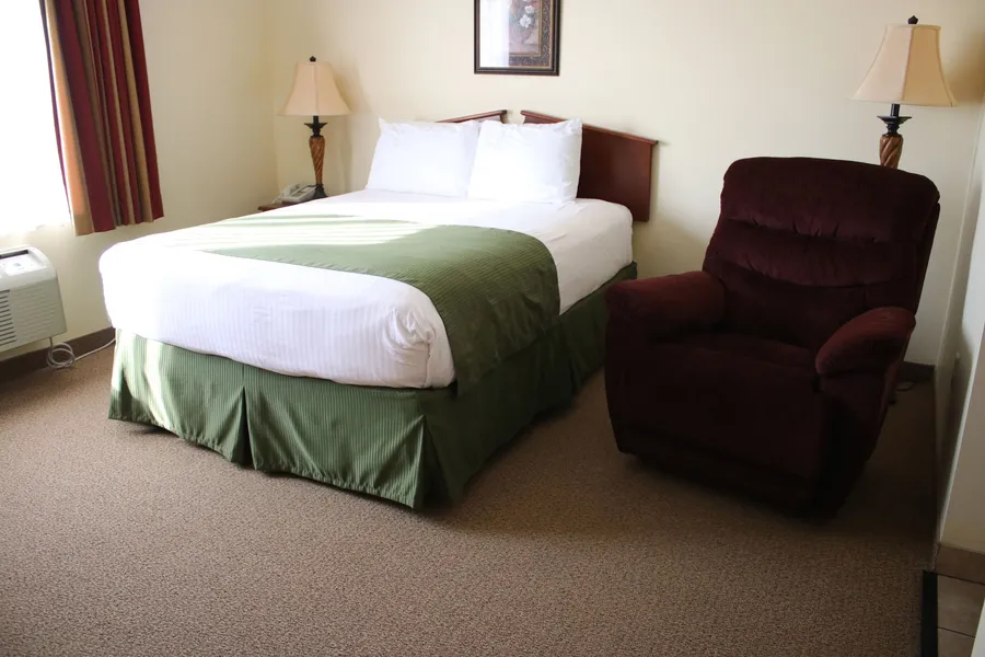 Edgewood Hotel & Suites hotel detail image 6