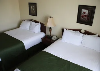 Edgewood Hotel & Suites hotel thumbnail 8