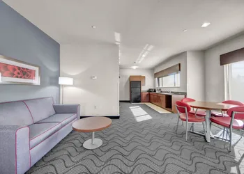 Holiday Inn Express & Suites Oklahoma City North by IHG hotel thumbnail 3
