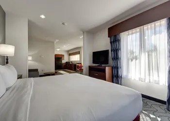 Holiday Inn Express & Suites Oklahoma City North by IHG hotel thumbnail 7