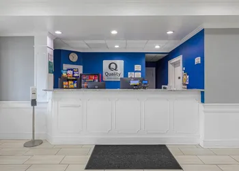 Quality Inn & Suites Edgefield hotel thumbnail 3