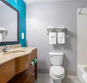 Quality Inn & Suites Edgefield hotel detail image 4