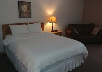 Brook Pointe Inn hotel thumbnail 4