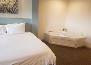 Brook Pointe Inn hotel thumbnail 8