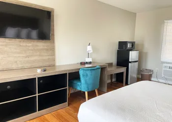 Kings Arms Motel hotel thumbnail 2