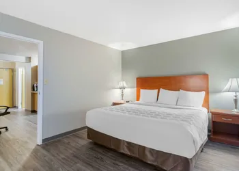 Econo Lodge hotel thumbnail 6