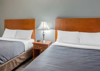 Econo Lodge hotel thumbnail 7