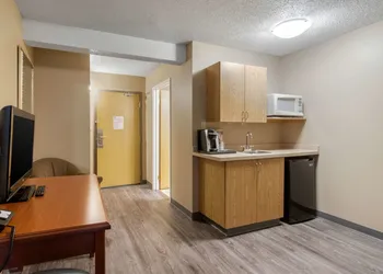 Econo Lodge hotel thumbnail 8