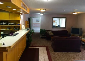 Colonial Inn hotel thumbnail 2