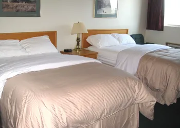 Colonial Inn hotel thumbnail 3