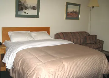 Colonial Inn hotel thumbnail 6