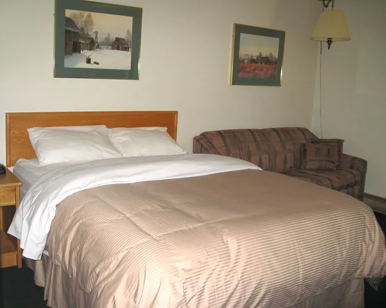 Colonial Inn hotel detail image 6