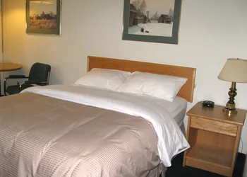 Colonial Inn hotel thumbnail 7