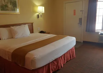 Travelodge by Wyndham Lubbock hotel thumbnail 2