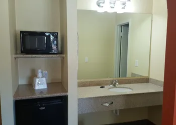 Travelodge by Wyndham Lubbock hotel thumbnail 7