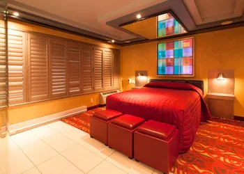 Le Chabrol Hotel & Suites hotel thumbnail 5